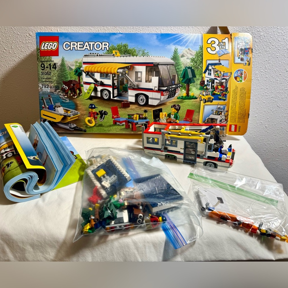 LEGO 31052 Creator Vacation Getaways. 3 in 1 — RV, Boat, house. retired set. - Picture 5 of 10
